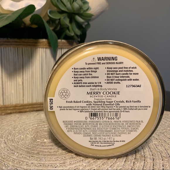 *SOLD* Bath and Body Works Merry Cookie Candle - Picture 2 of 3